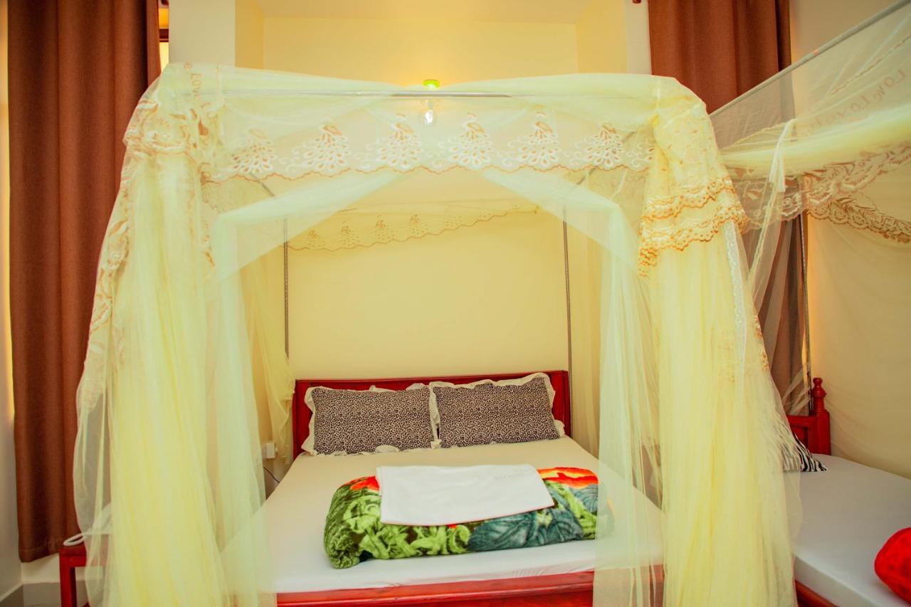 Africa Natural Tours - Kilimanjaro White House Hotel Moshi Exterior foto