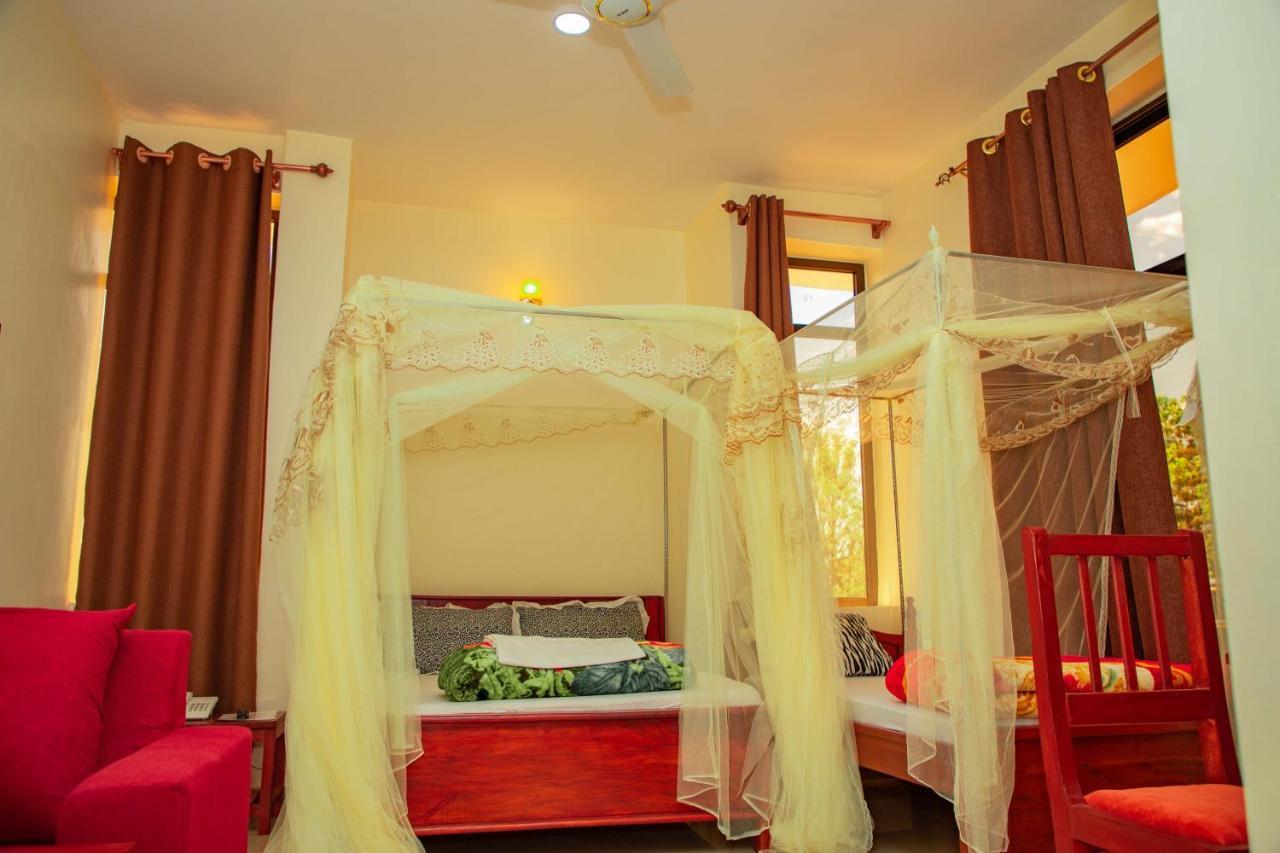 Africa Natural Tours - Kilimanjaro White House Hotel Moshi Exterior foto
