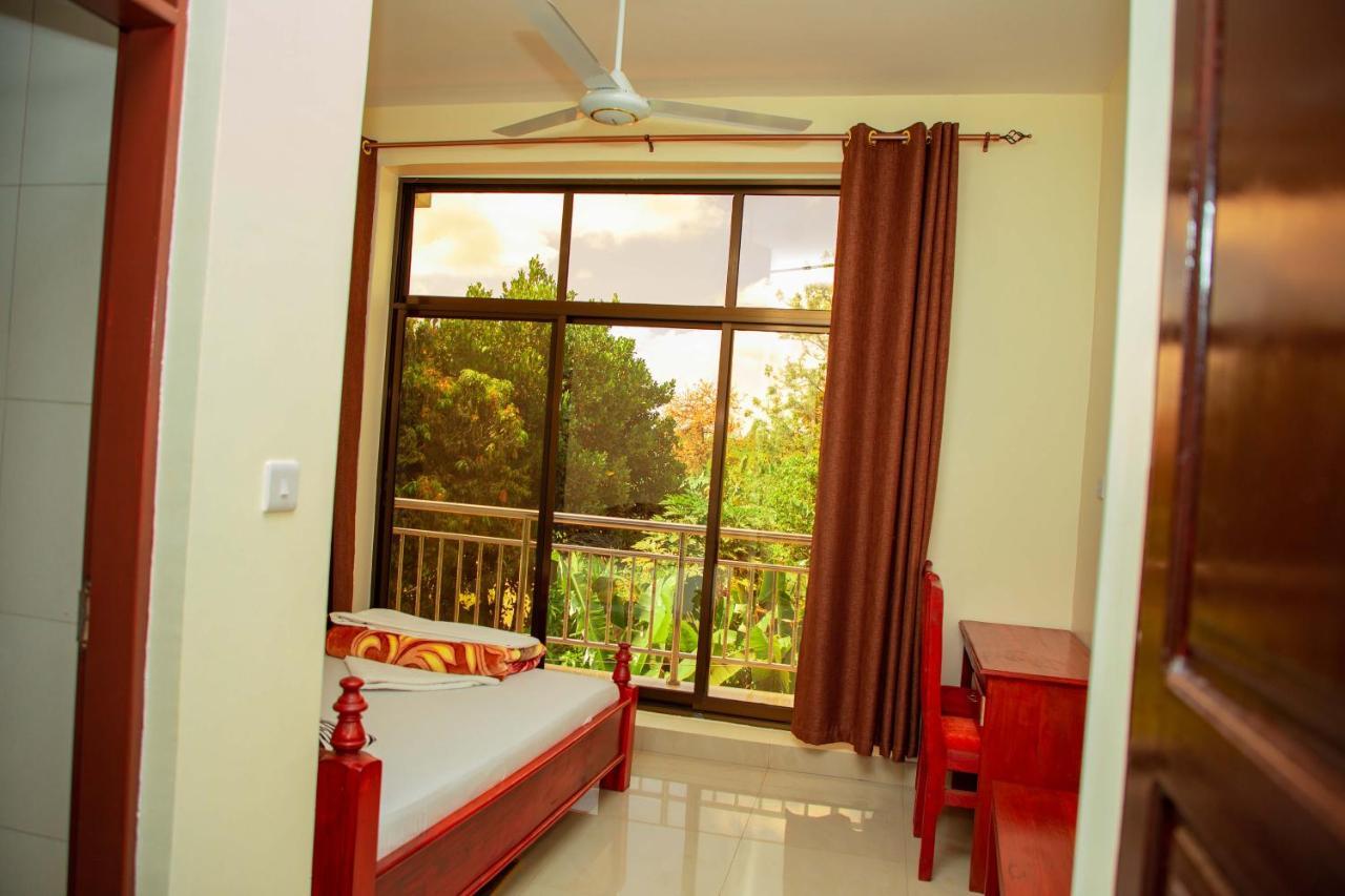 Africa Natural Tours - Kilimanjaro White House Hotel Moshi Exterior foto