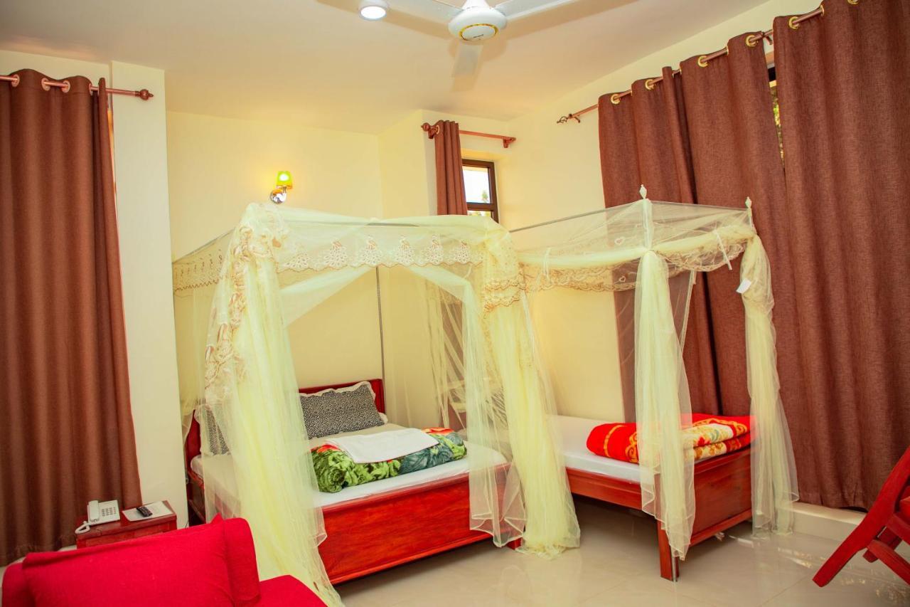 Africa Natural Tours - Kilimanjaro White House Hotel Moshi Exterior foto