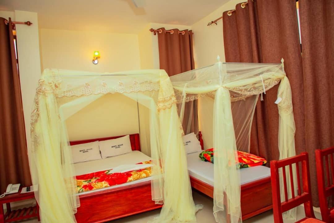 Africa Natural Tours - Kilimanjaro White House Hotel Moshi Exterior foto