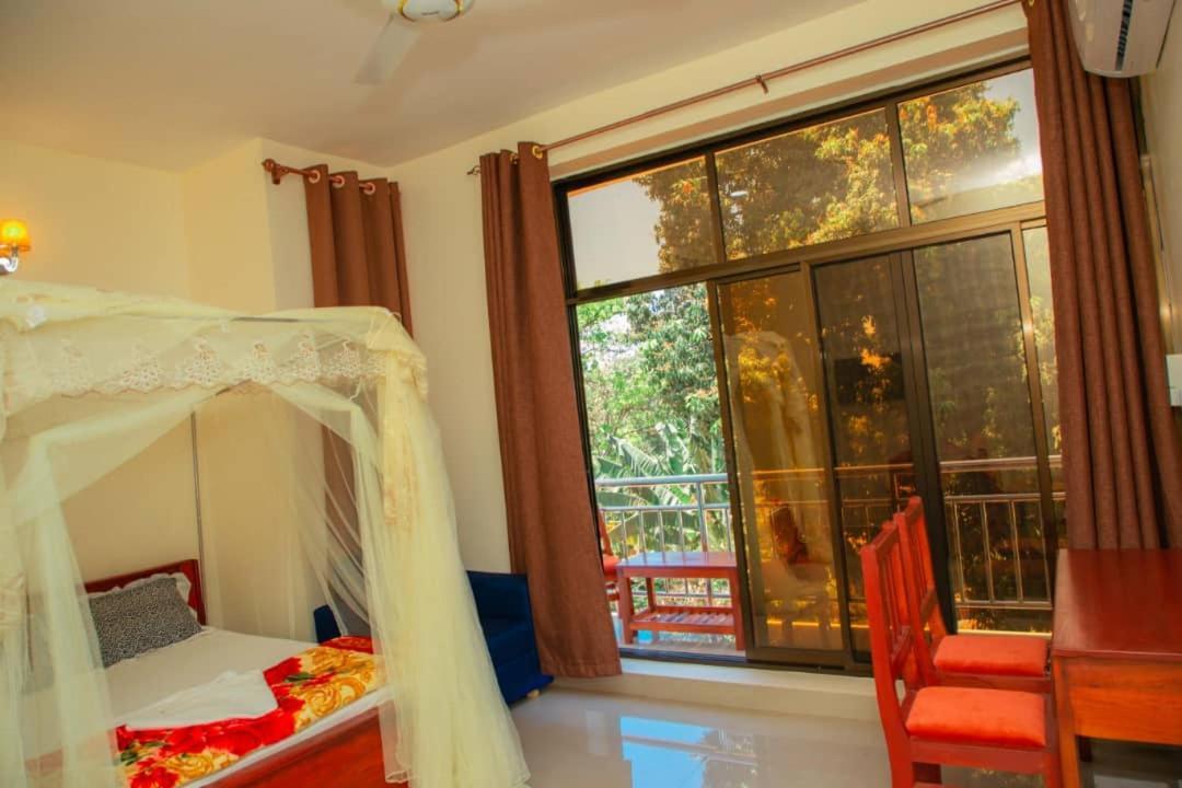 Africa Natural Tours - Kilimanjaro White House Hotel Moshi Exterior foto