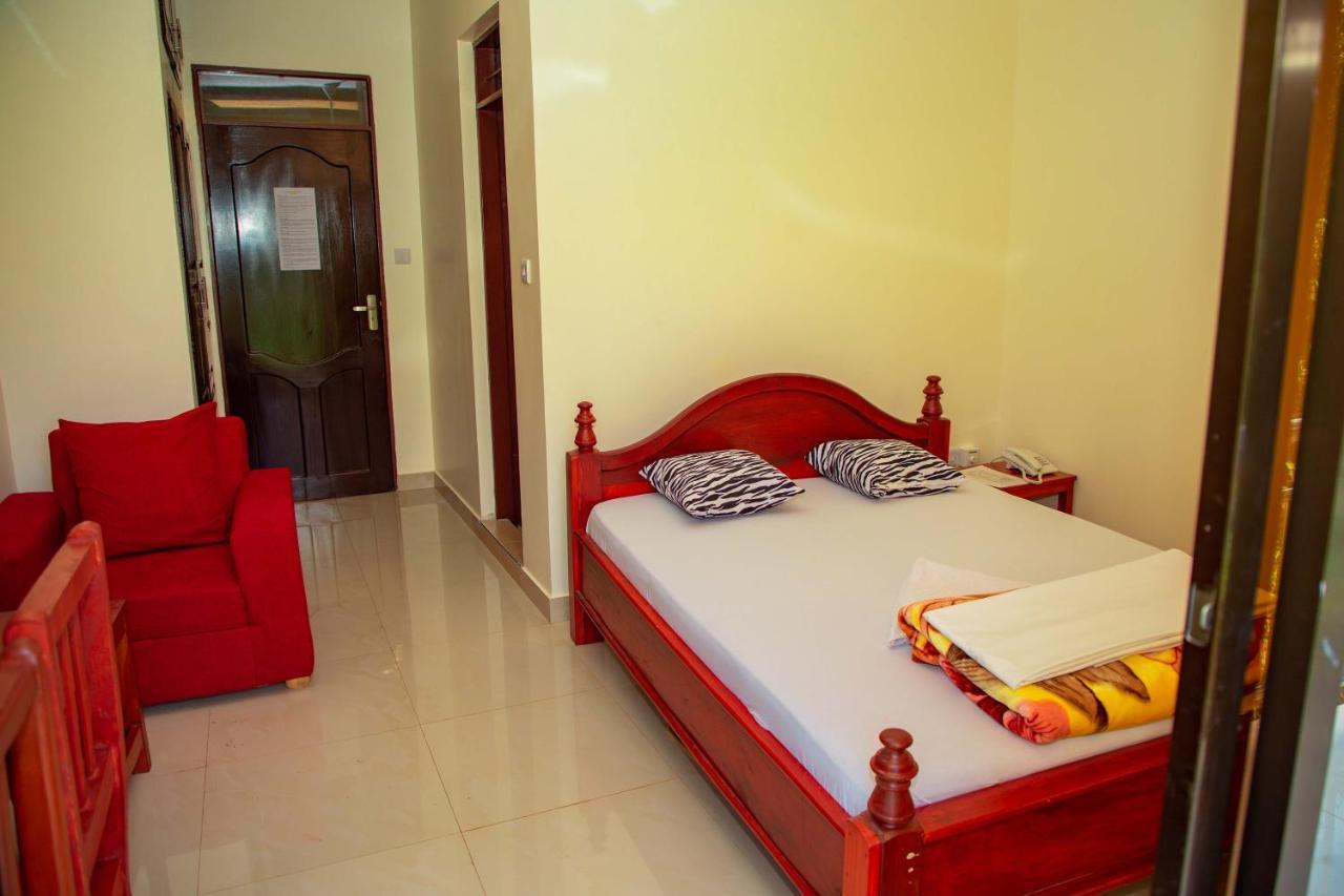 Africa Natural Tours - Kilimanjaro White House Hotel Moshi Exterior foto