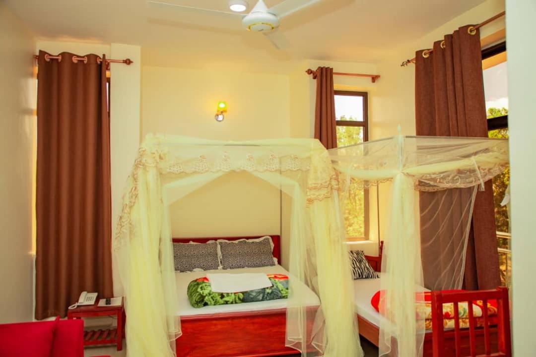 Africa Natural Tours - Kilimanjaro White House Hotel Moshi Exterior foto