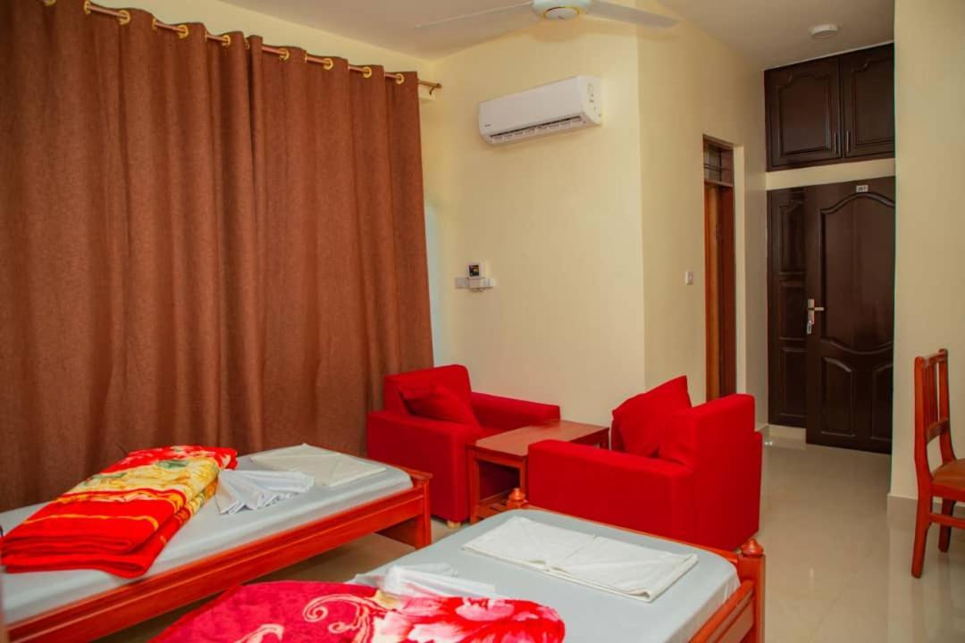 Africa Natural Tours - Kilimanjaro White House Hotel Moshi Exterior foto