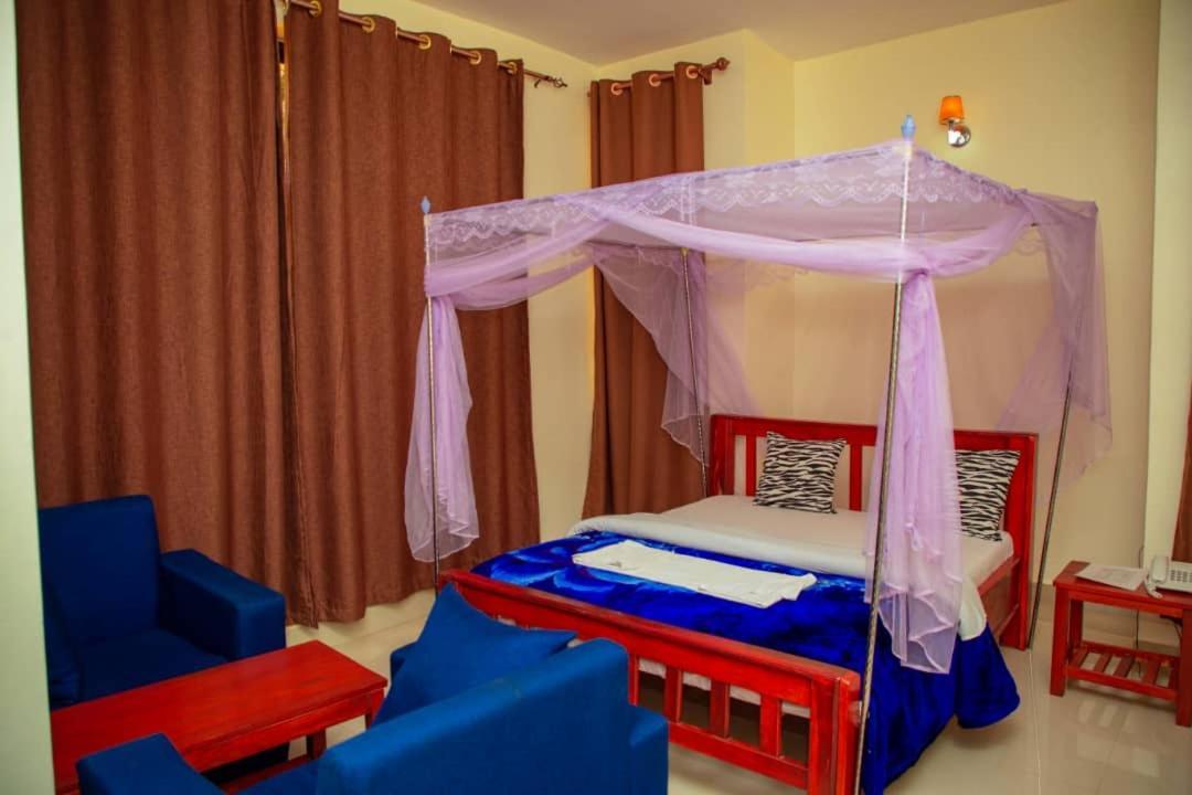 Africa Natural Tours - Kilimanjaro White House Hotel Moshi Exterior foto