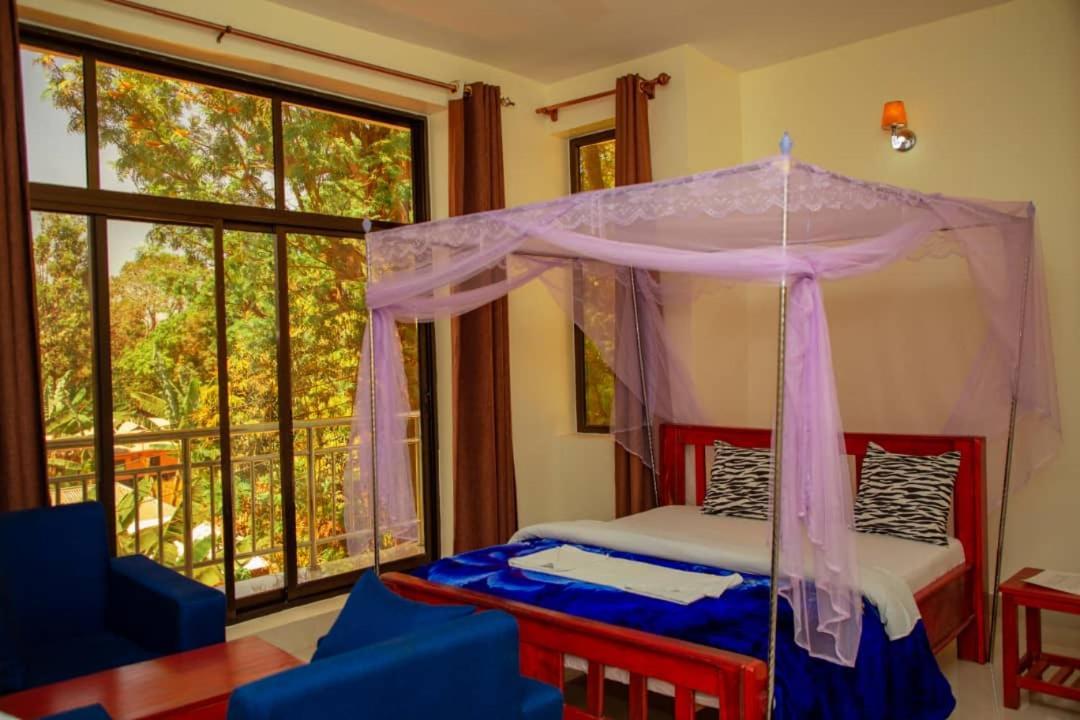 Africa Natural Tours - Kilimanjaro White House Hotel Moshi Exterior foto