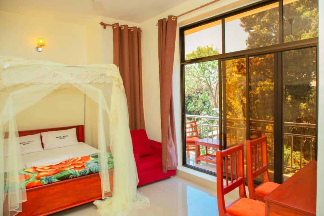 Africa Natural Tours - Kilimanjaro White House Hotel Moshi Exterior foto