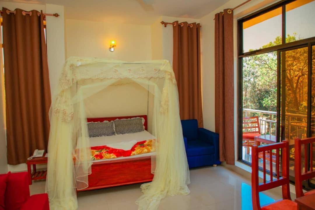 Africa Natural Tours - Kilimanjaro White House Hotel Moshi Exterior foto