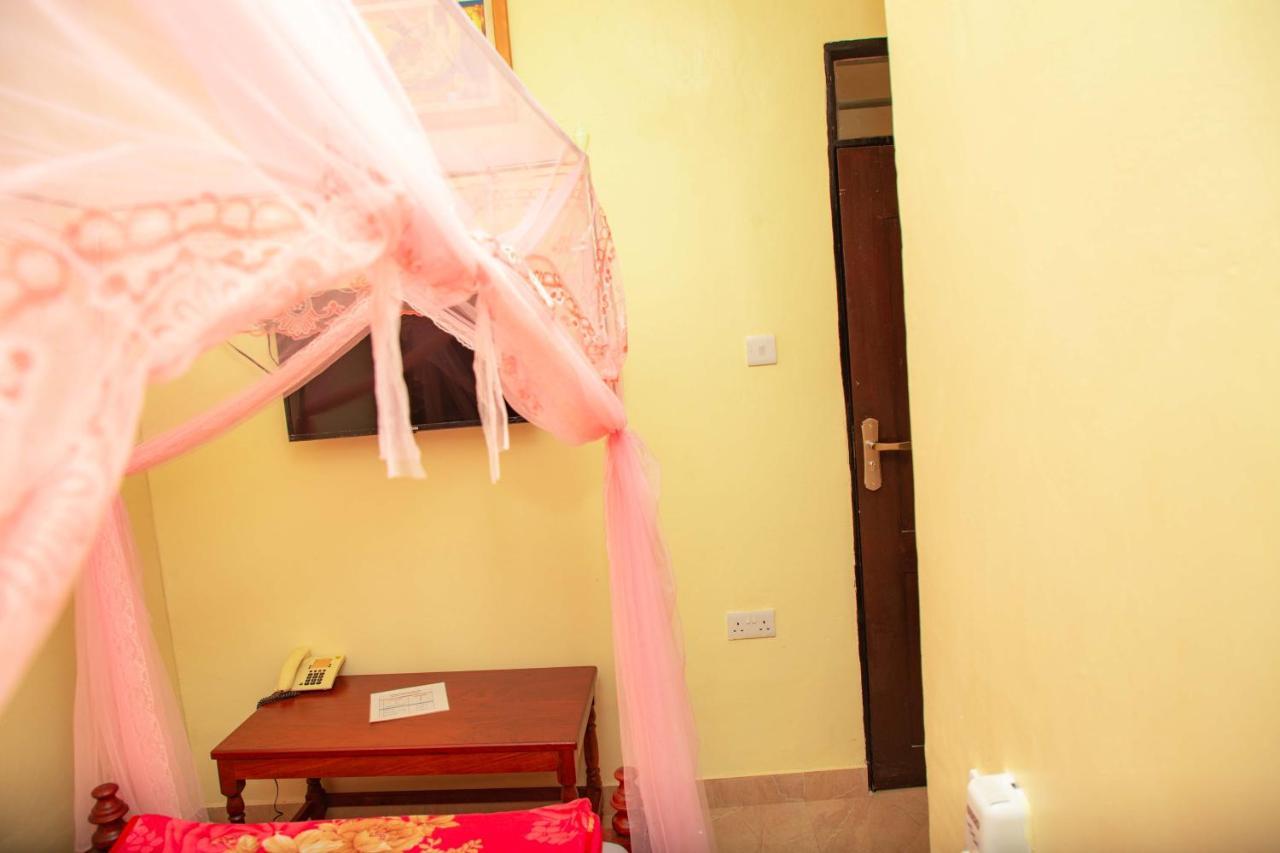 Africa Natural Tours - Kilimanjaro White House Hotel Moshi Exterior foto