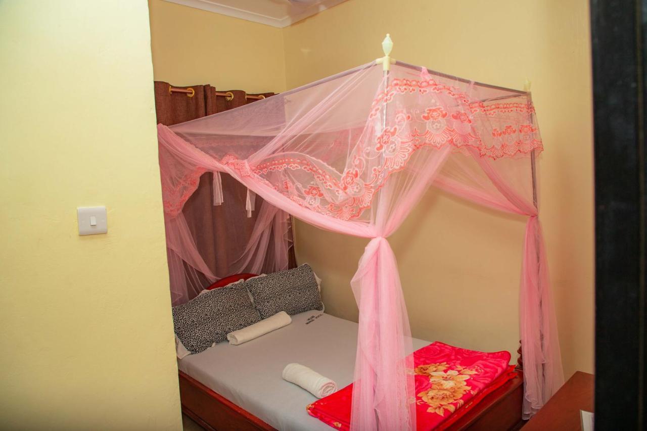 Africa Natural Tours - Kilimanjaro White House Hotel Moshi Exterior foto