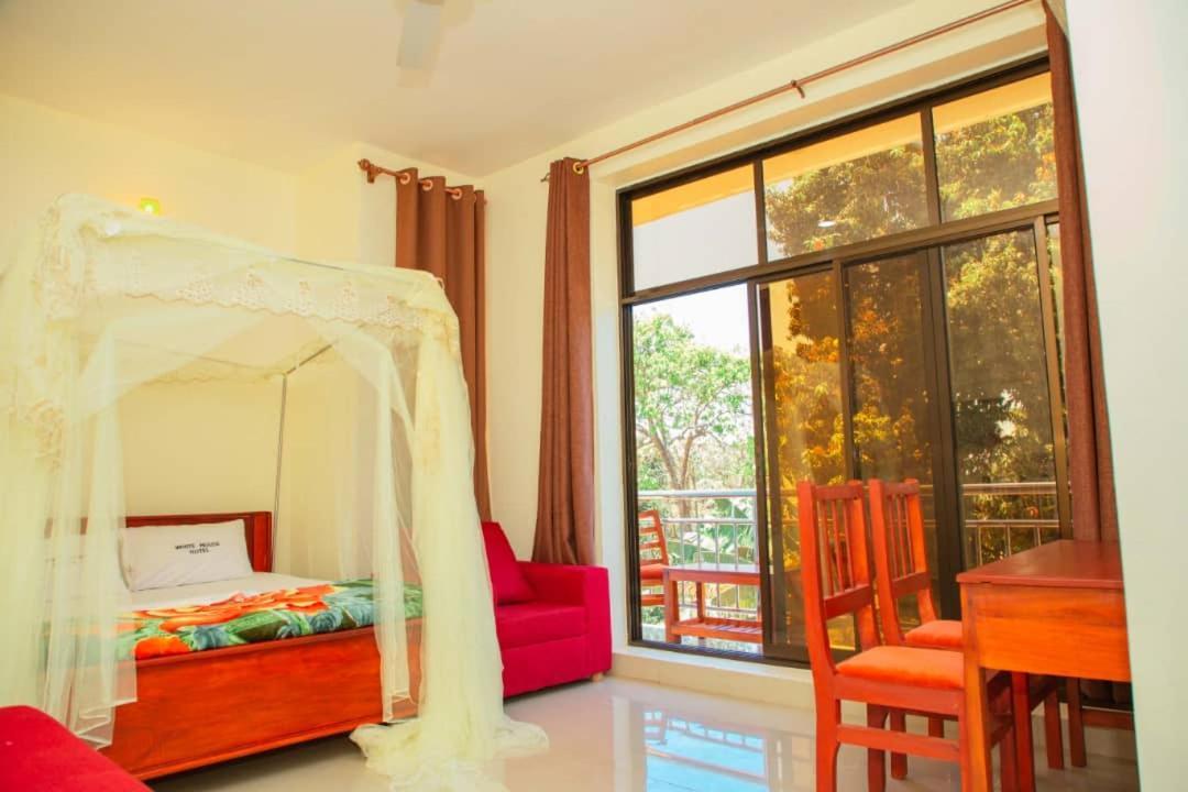 Africa Natural Tours - Kilimanjaro White House Hotel Moshi Exterior foto