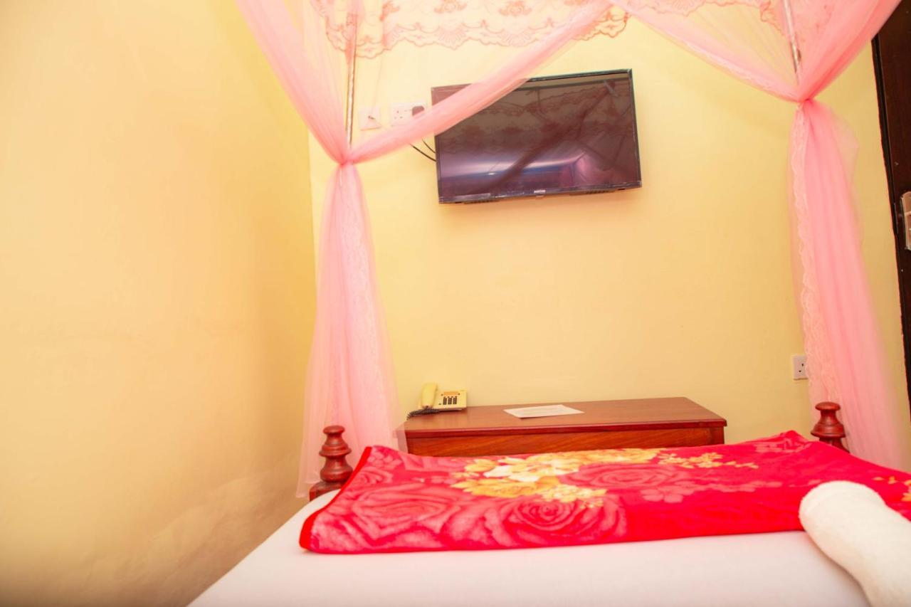 Africa Natural Tours - Kilimanjaro White House Hotel Moshi Exterior foto